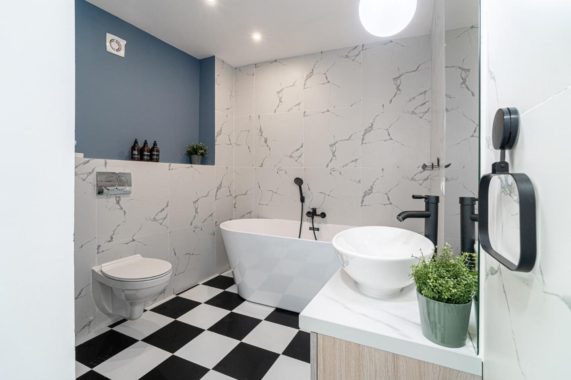 Modern & Spacious 2br - Steps To Cismigiu Gardens 布加勒斯特