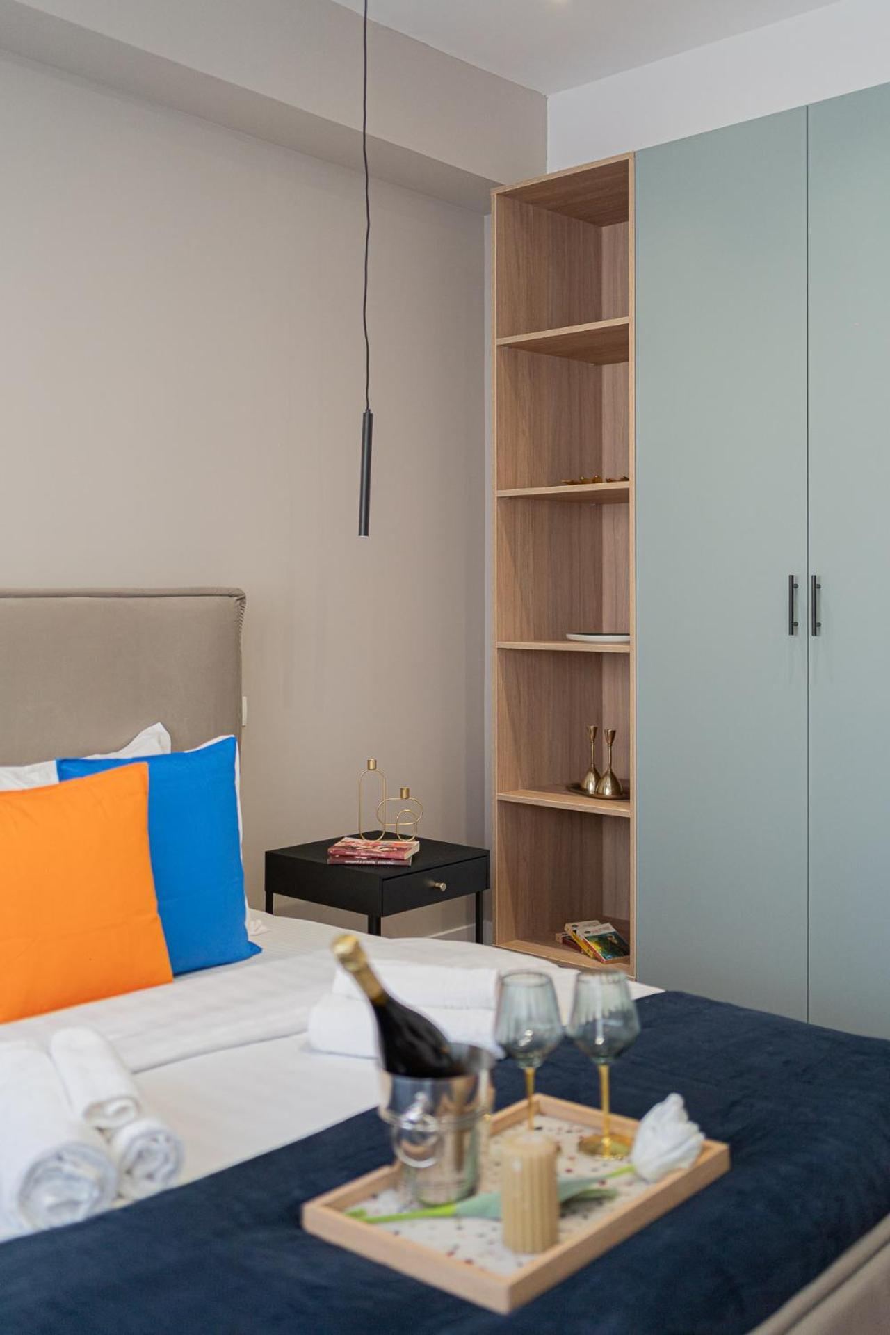 Modern & Spacious 2br - Steps To Cismigiu Gardens 公寓