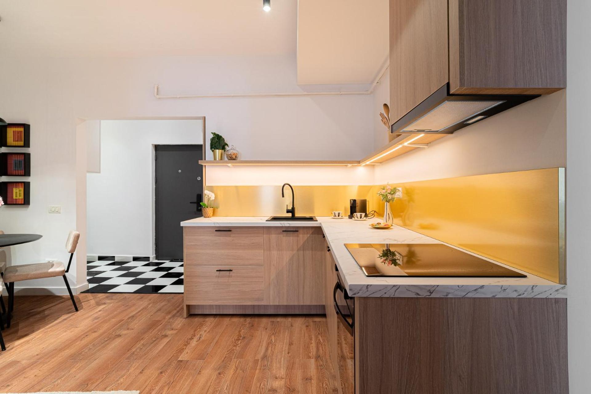 Modern & Spacious 2br - Steps To Cismigiu Gardens * 布加勒斯特