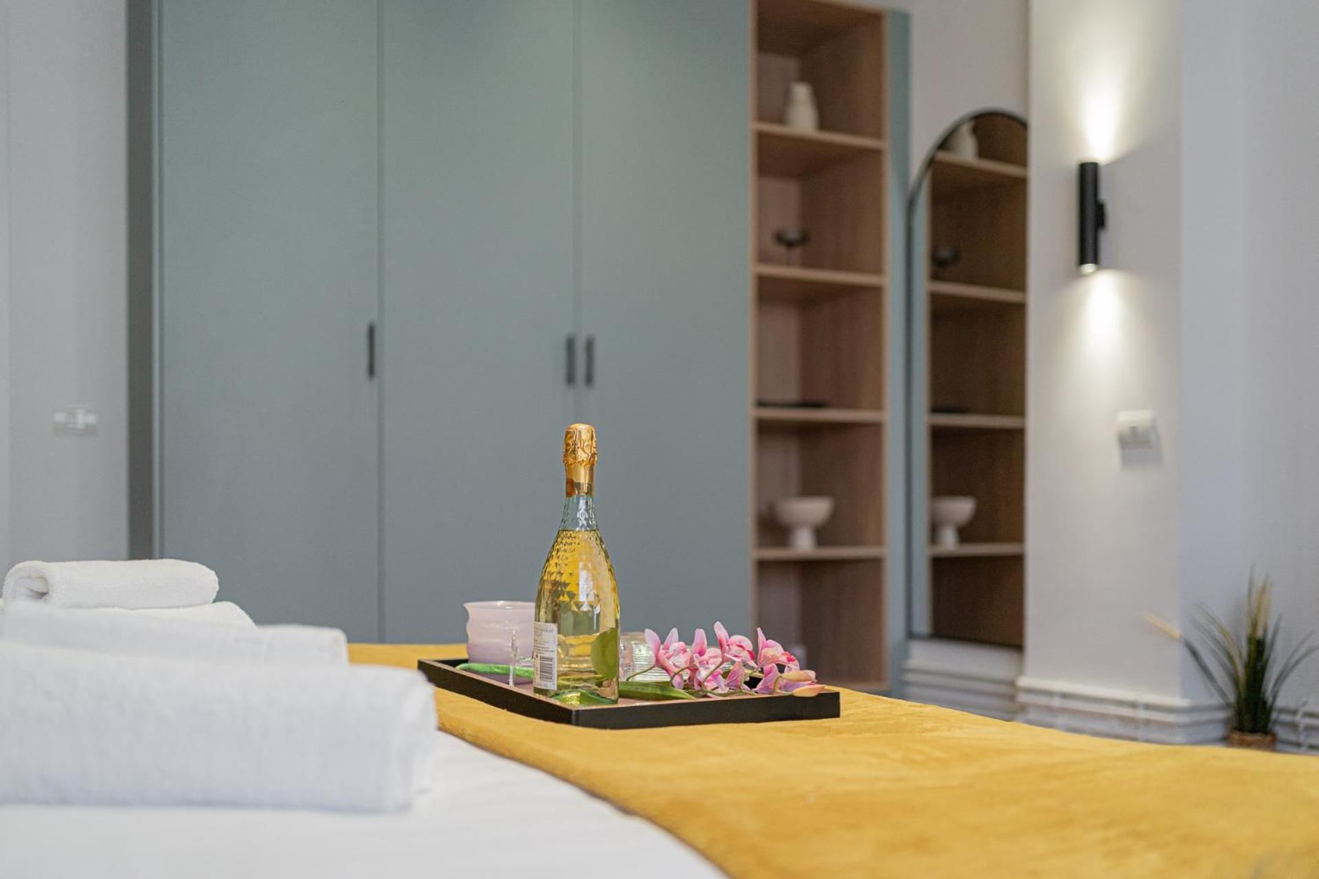 Modern & Spacious 2br - Steps To Cismigiu Gardens *