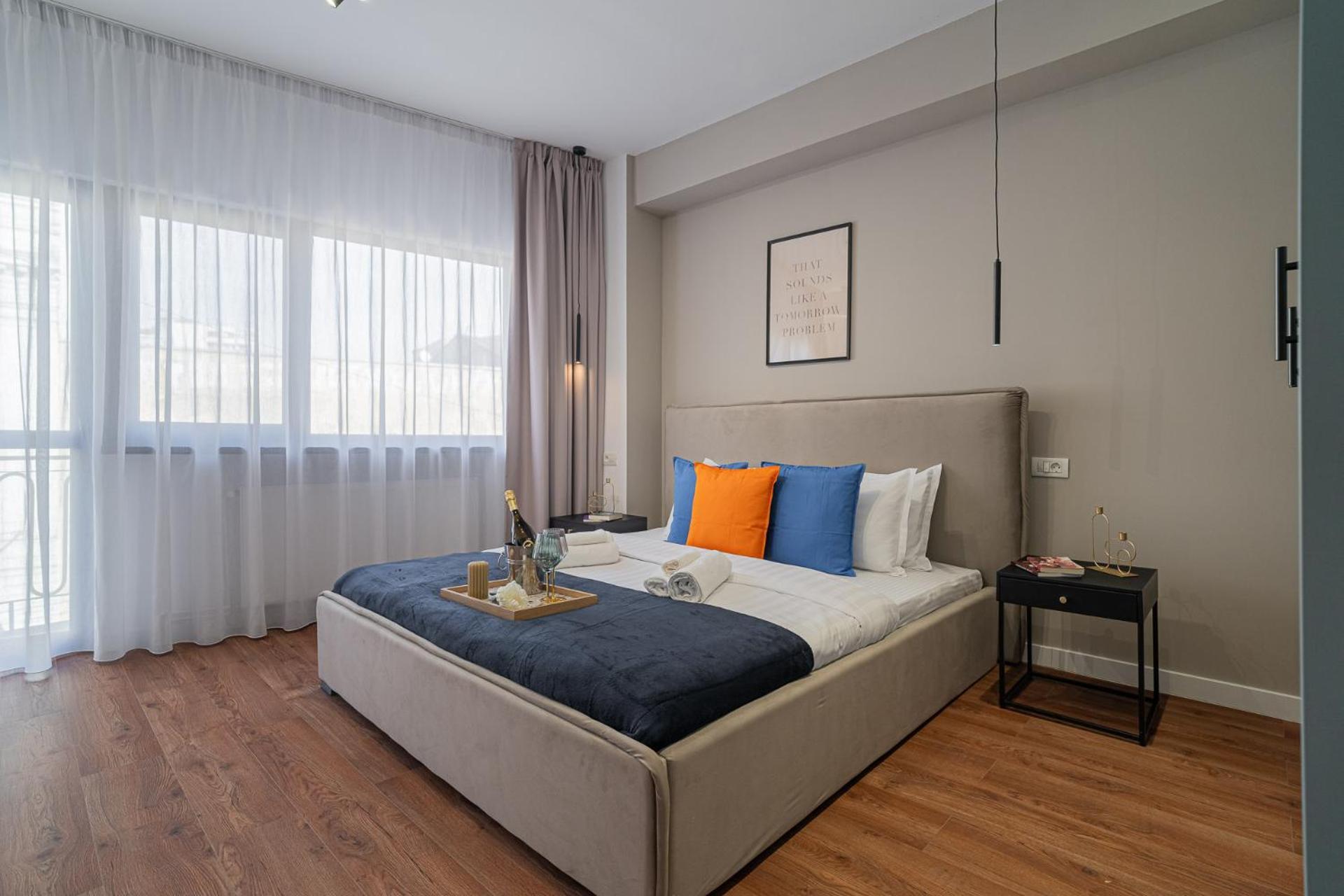 Modern & Spacious 2br - Steps To Cismigiu Gardens 公寓 *
