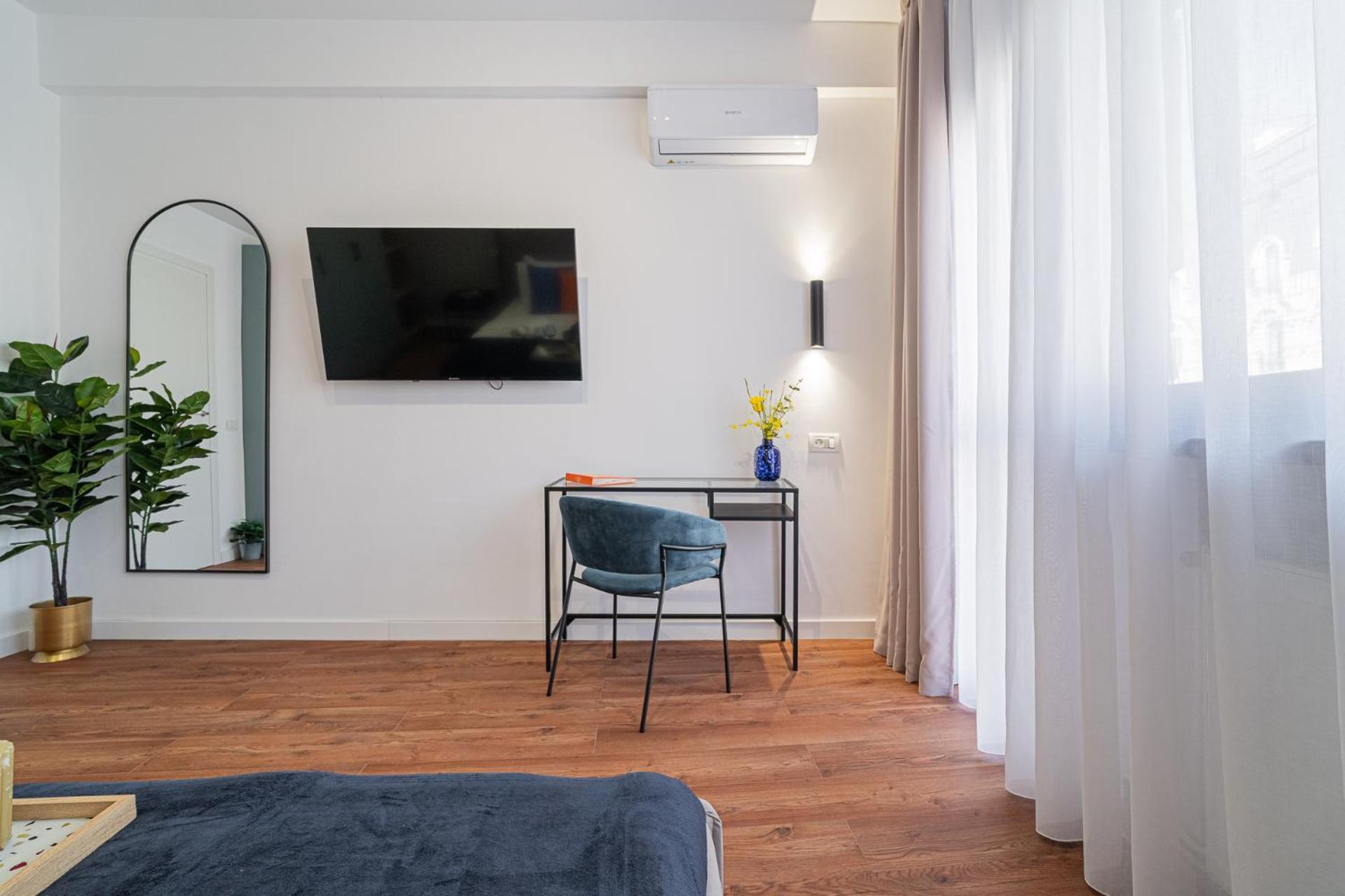 Modern & Spacious 2br - Steps To Cismigiu Gardens 公寓 *