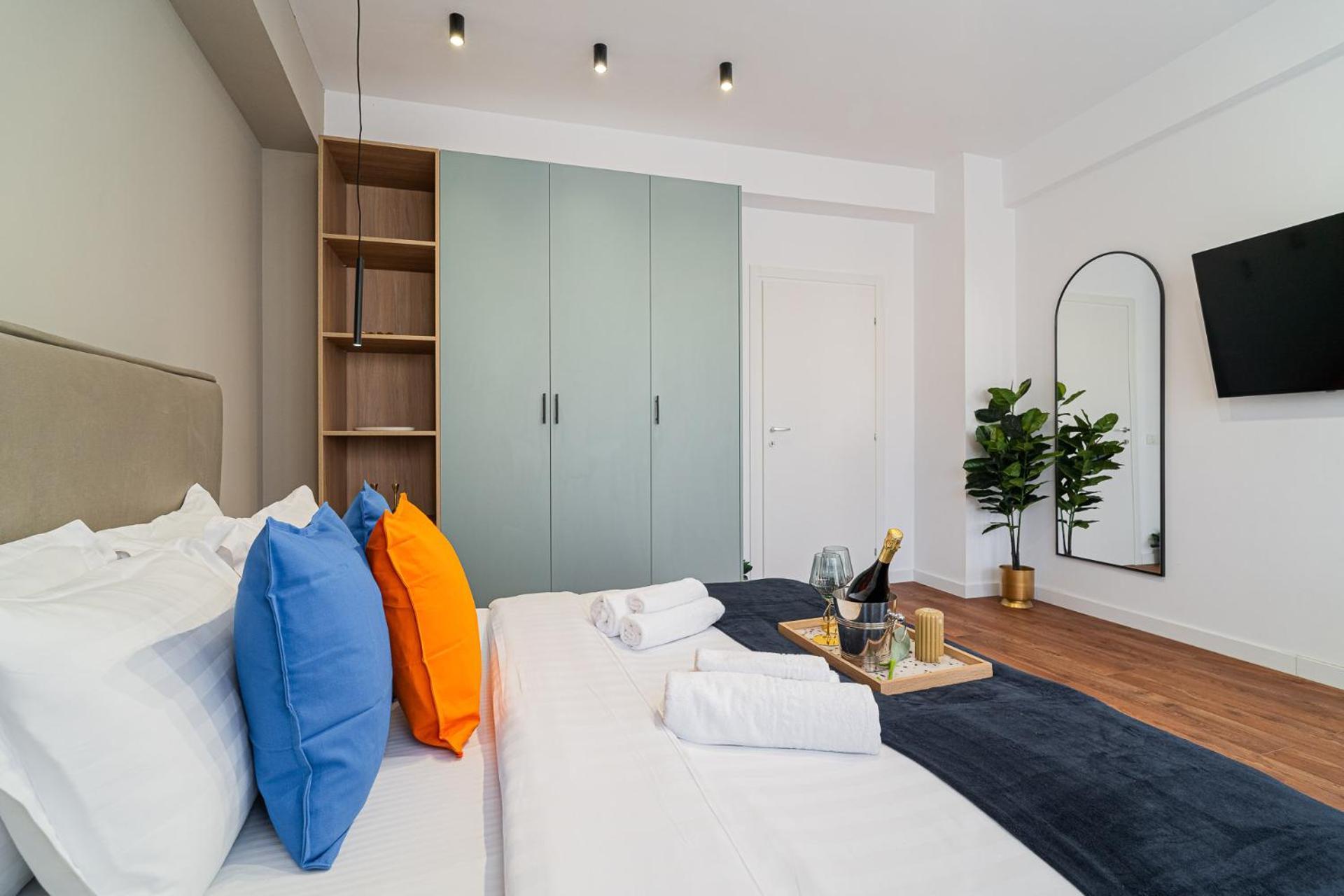 Modern & Spacious 2br - Steps To Cismigiu Gardens 公寓 *