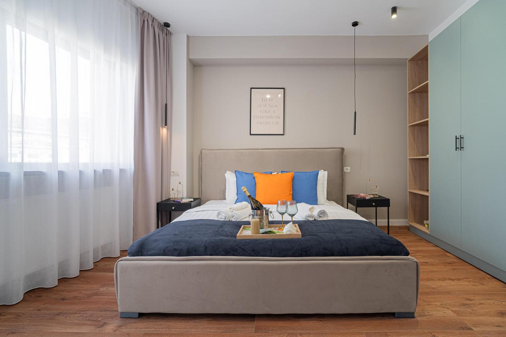 Modern & Spacious 2br - Steps To Cismigiu Gardens *
