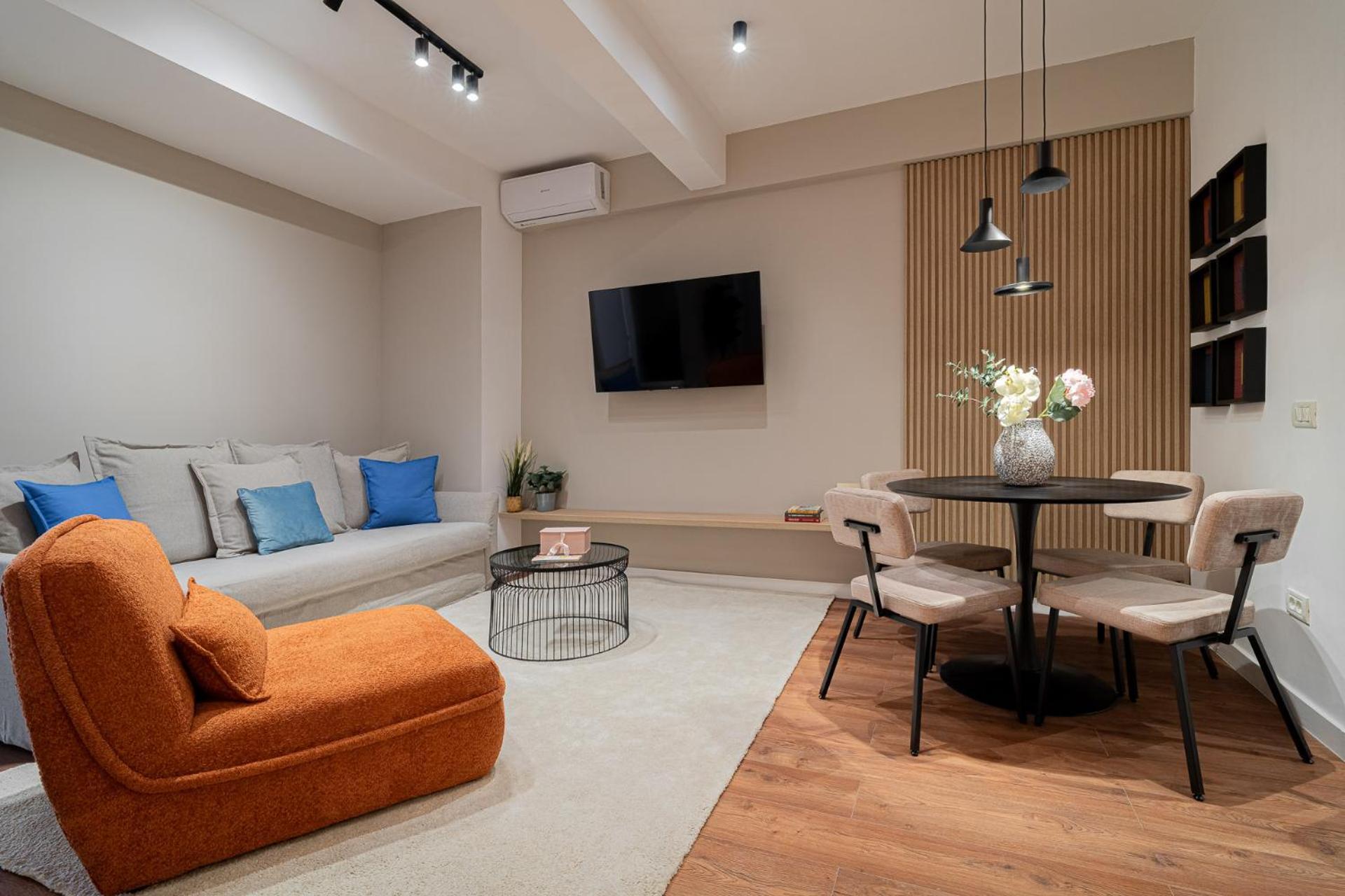 Modern & Spacious 2br - Steps To Cismigiu Gardens 公寓