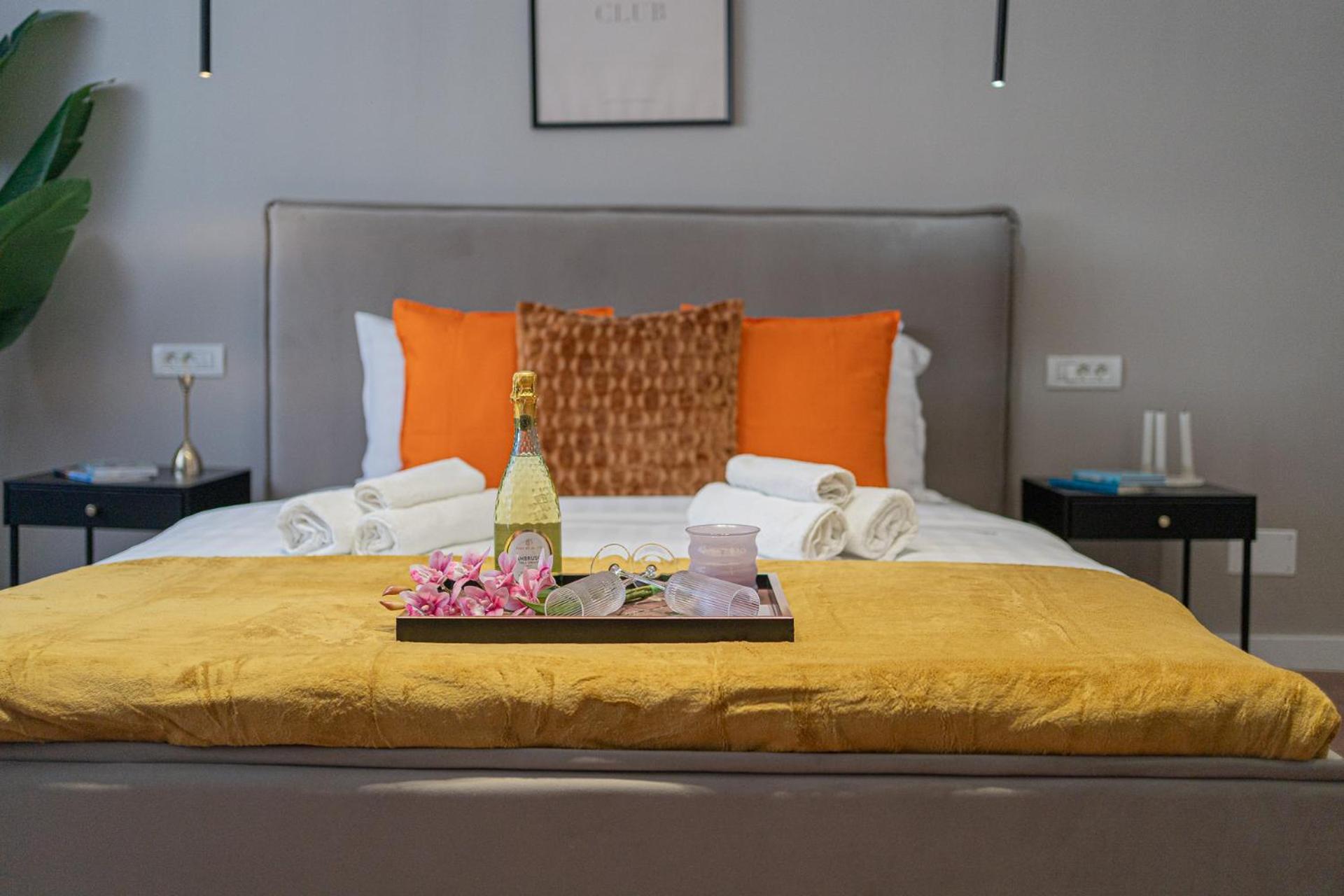 公寓 Modern & Spacious 2br - Steps To Cismigiu Gardens *