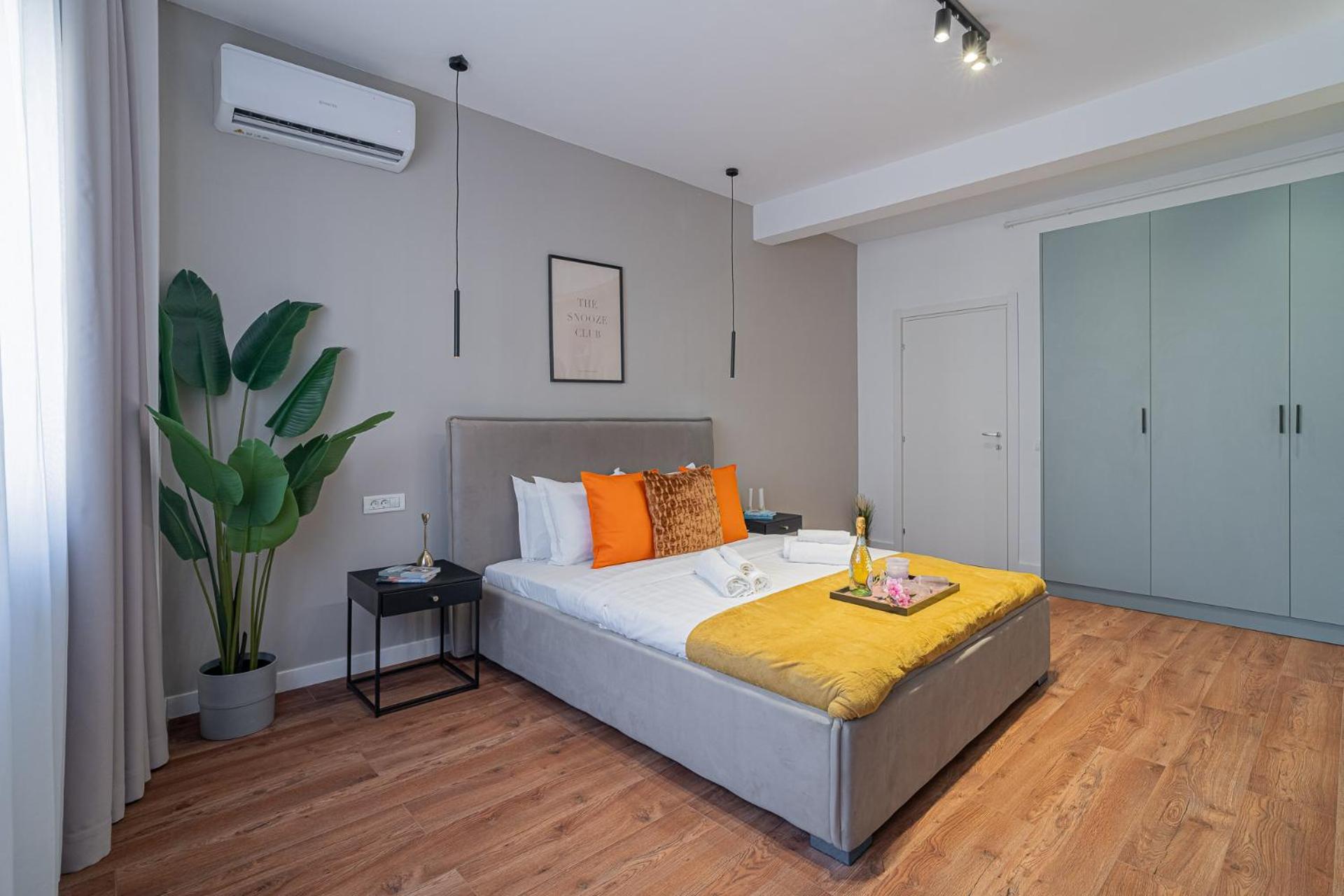 Modern & Spacious 2br - Steps To Cismigiu Gardens * 布加勒斯特